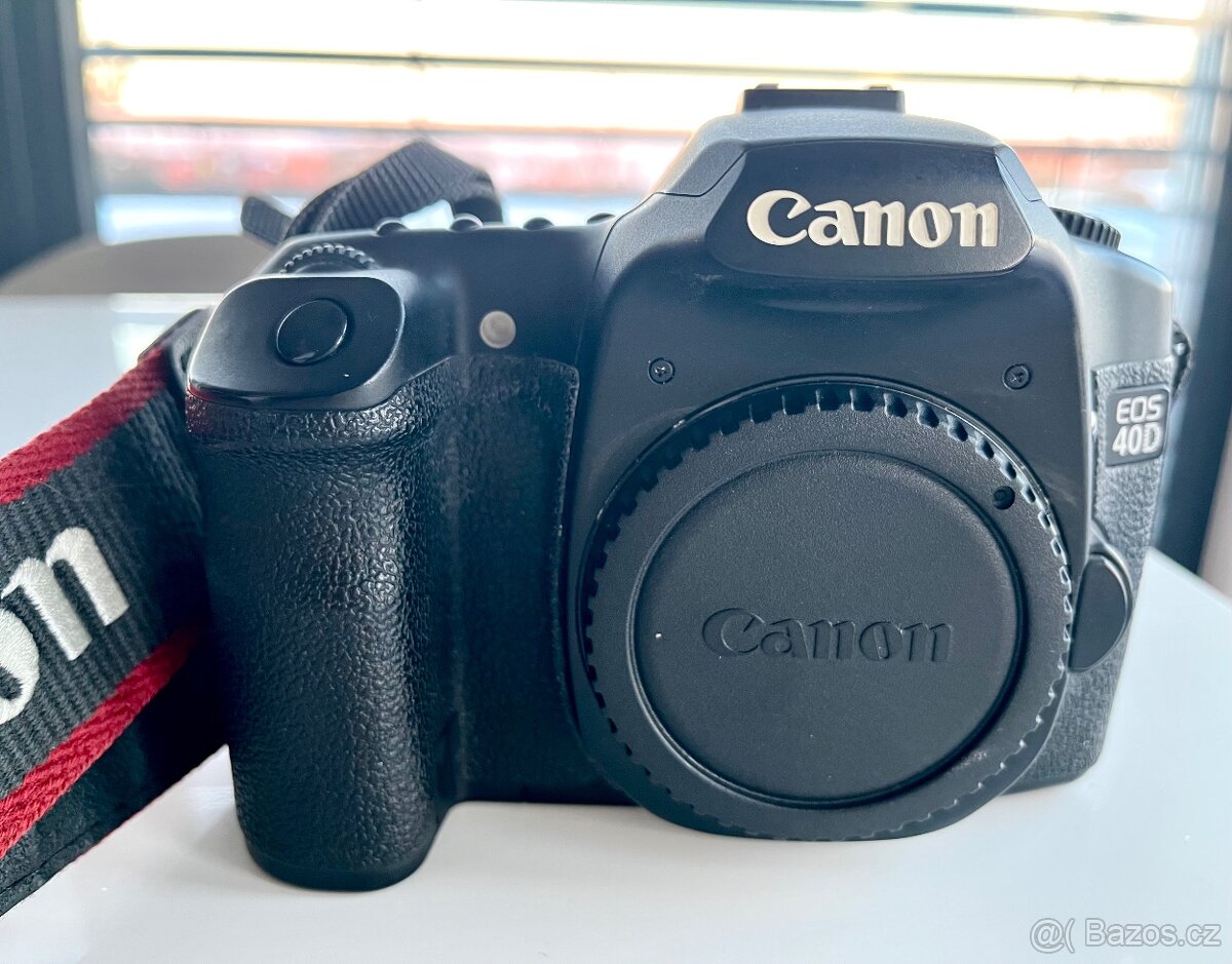 Poloprofesionální zrcadlovka tělo Canon 40D - 3