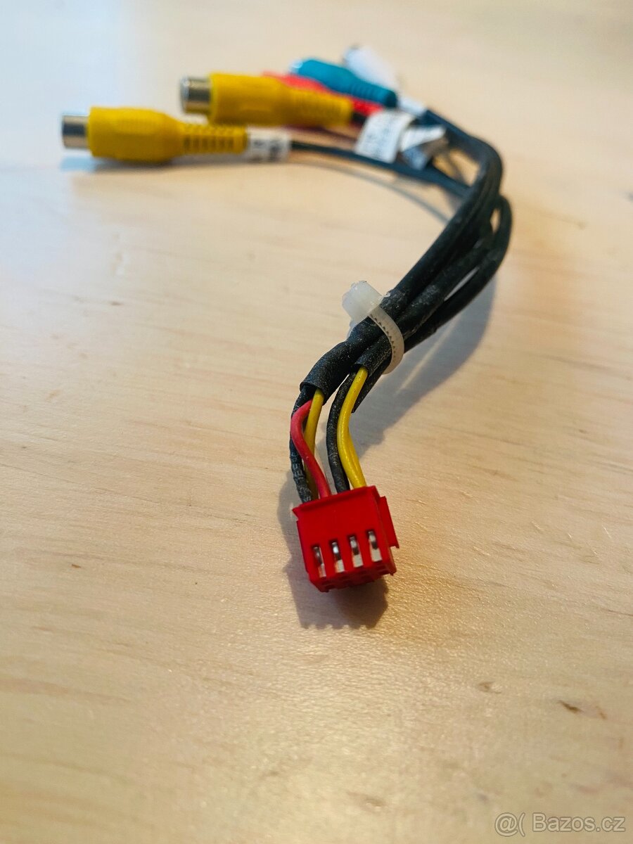 8 PIN konektor pro autorádia - 5 RCA - 3