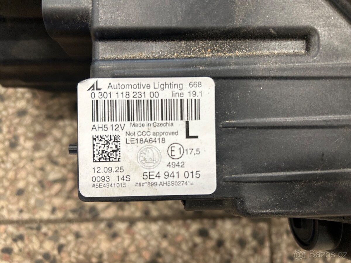 Světlo octavia IV - 3