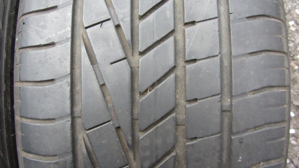 Letní pneu 255/45/20 Good Year - 3