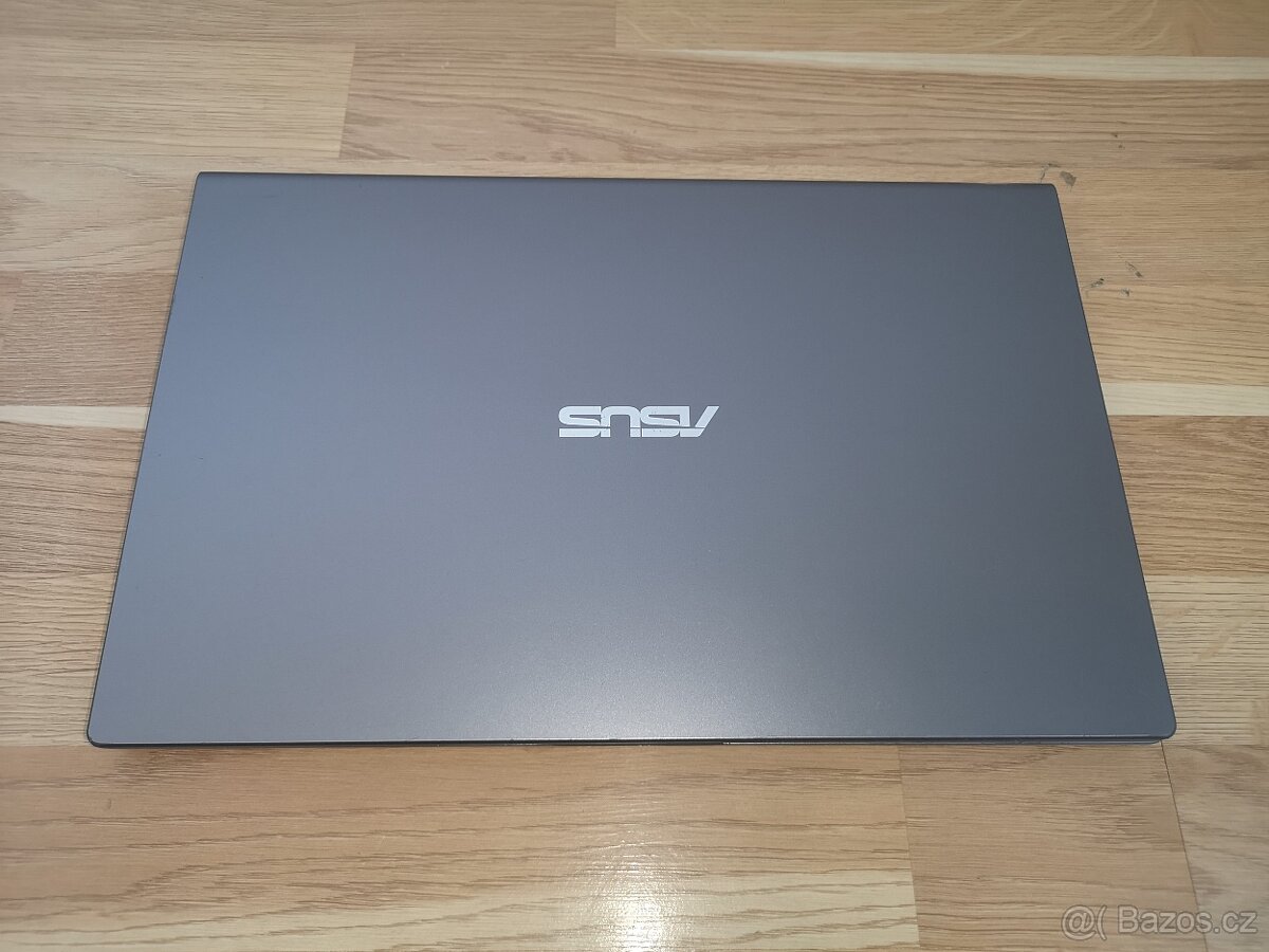 Čtyřjádrový notebook Asus X515E, 2 GB grafika - 3