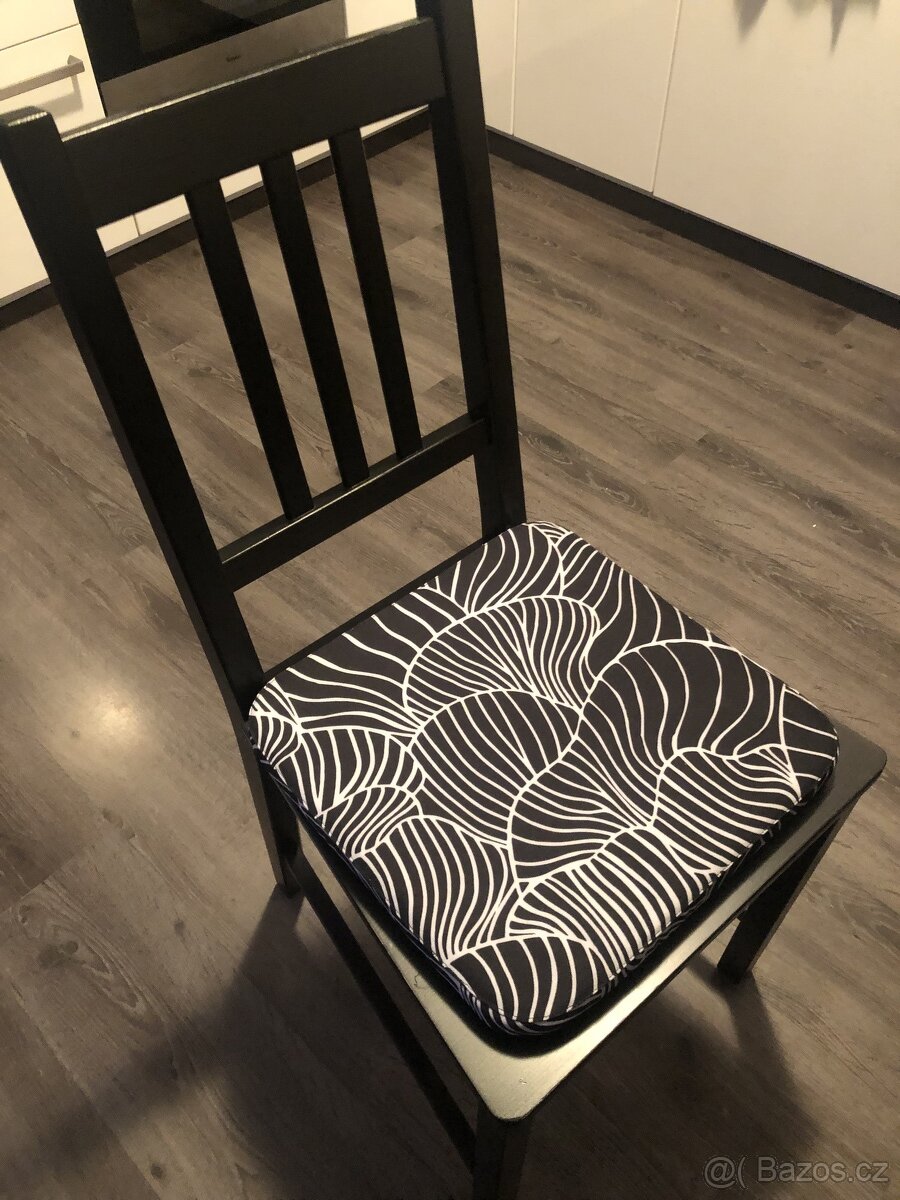 Rozkládací jídelní stůl se 3 židlemi včetně 6 ks podsedáků - 3