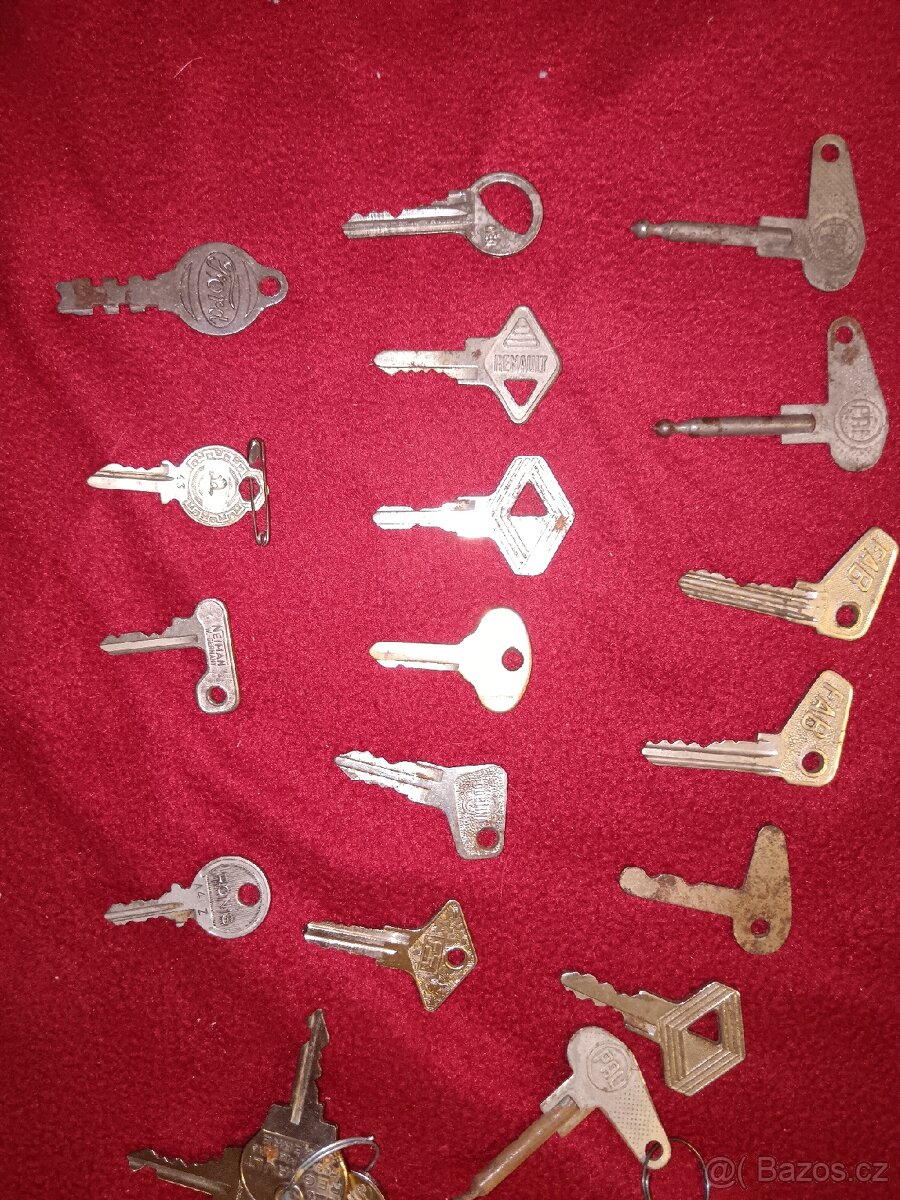 Sbírka 72 X klíčků Tatra škoda Jawa ČZ pérák scintilla
- 3