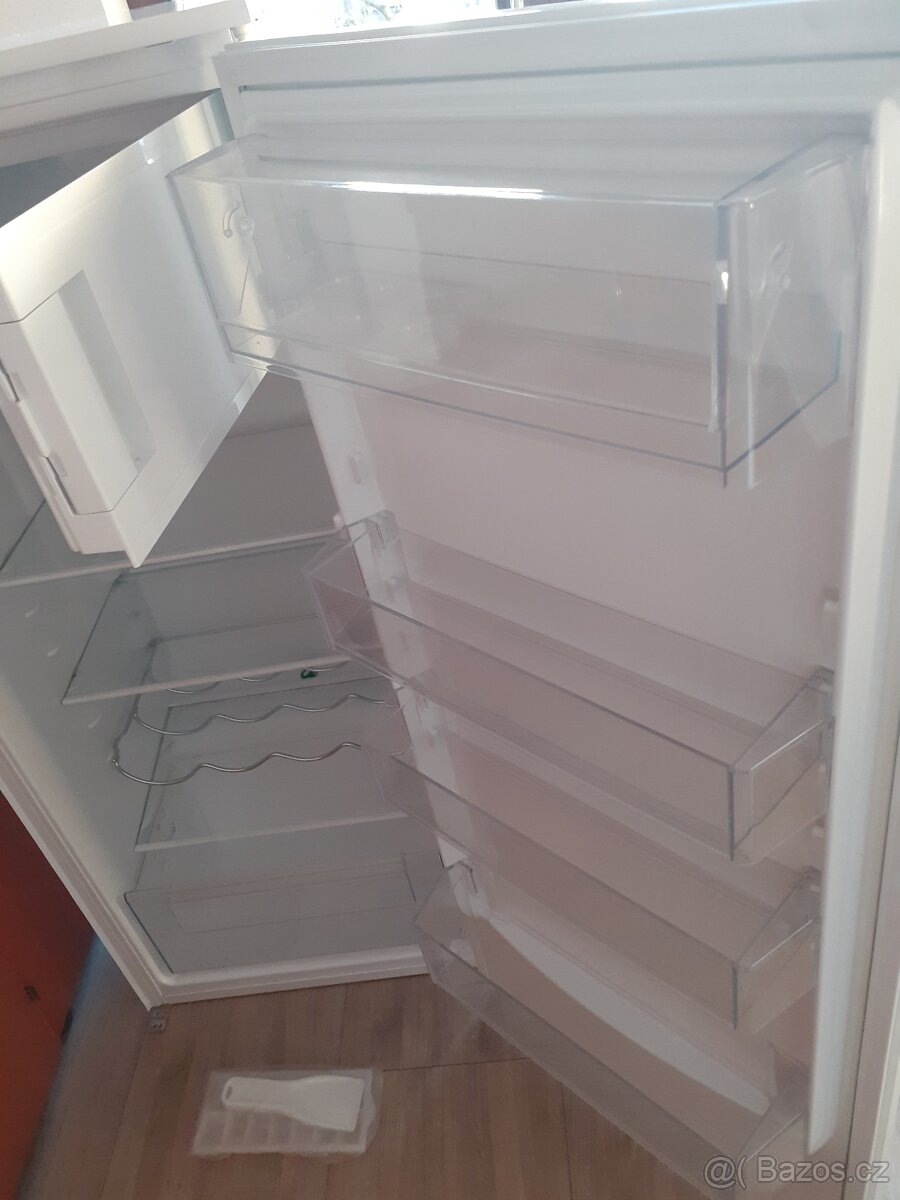 Prodám lednici s mrazákem, v - 122 cm, ODVEZU - 3