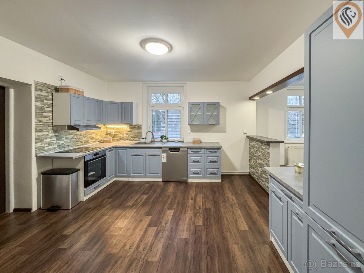 Pronájem prostorného a světlého bytu 3+1 po kompletní s gará - 3