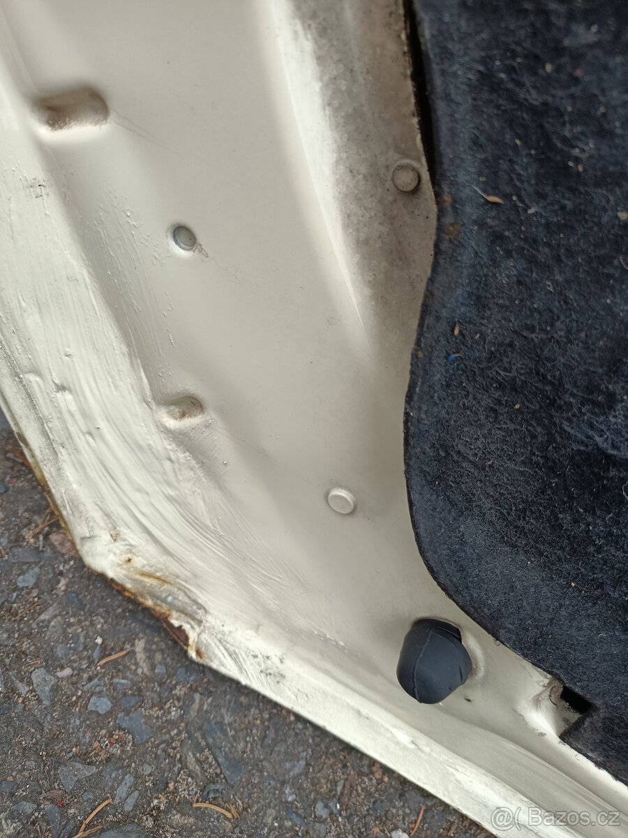 VW Touran facelift - přední náraznik , kapota - 3