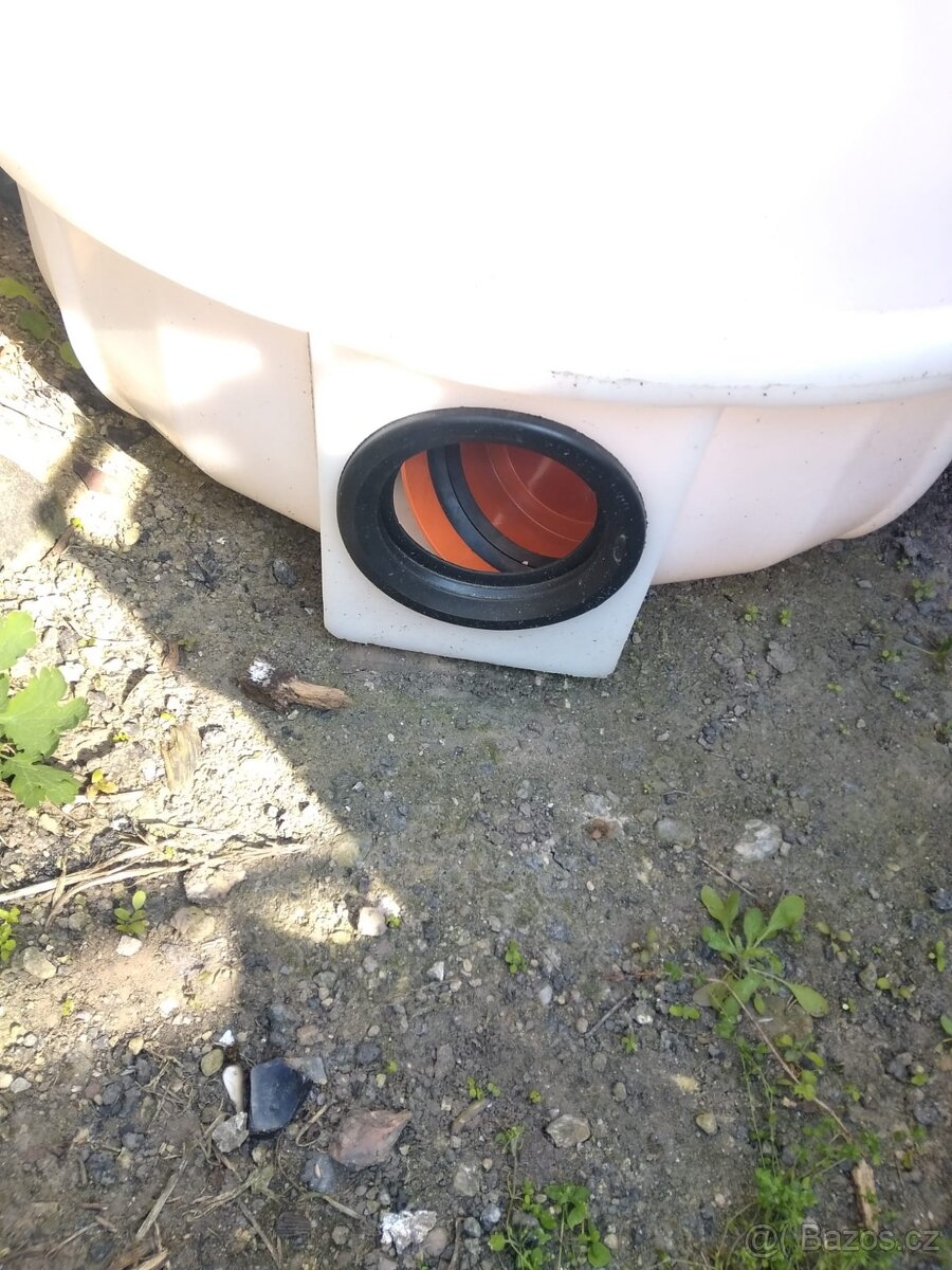 Revizni šachta kanalizace - 3