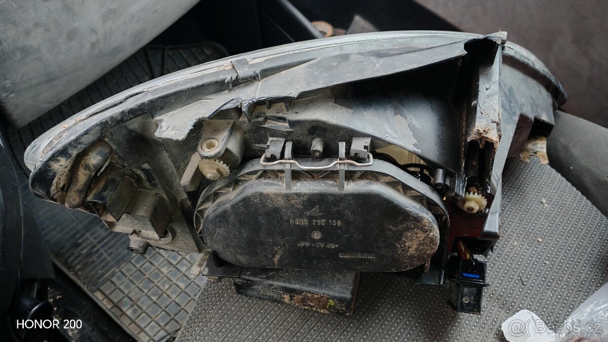 Přední světlo ford galaxy - 3