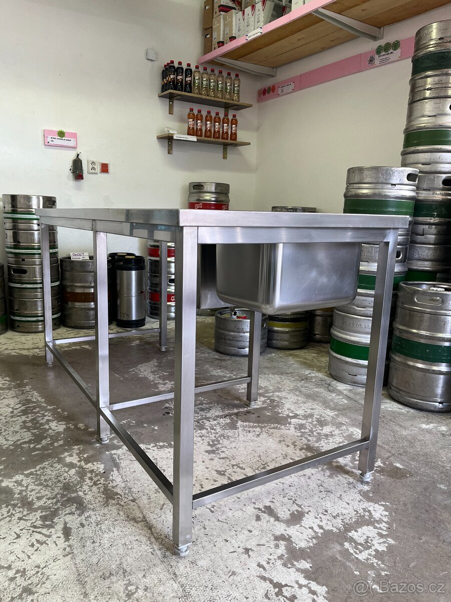 Nerezový výčepní stůl č.1 - 3