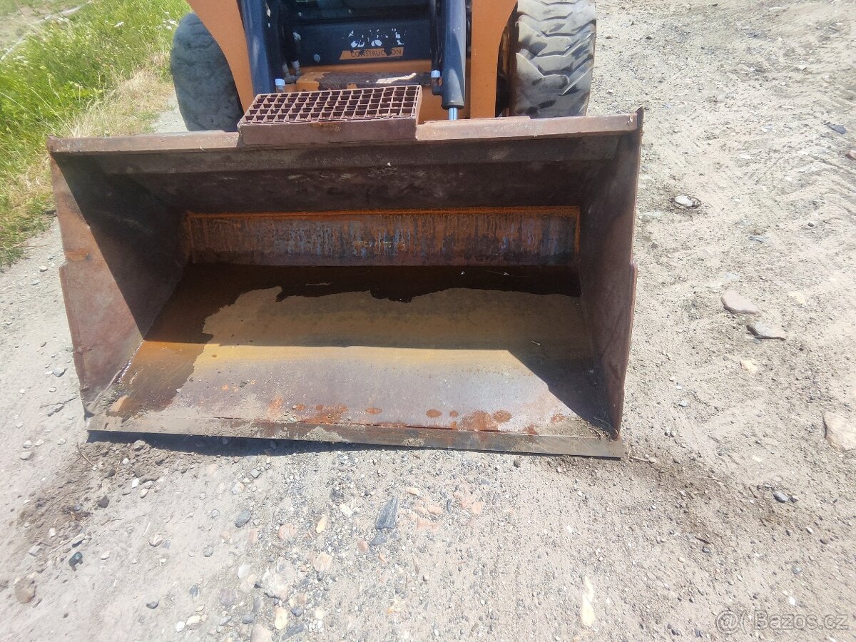 Smykový nakladač Case SR 200 - 3