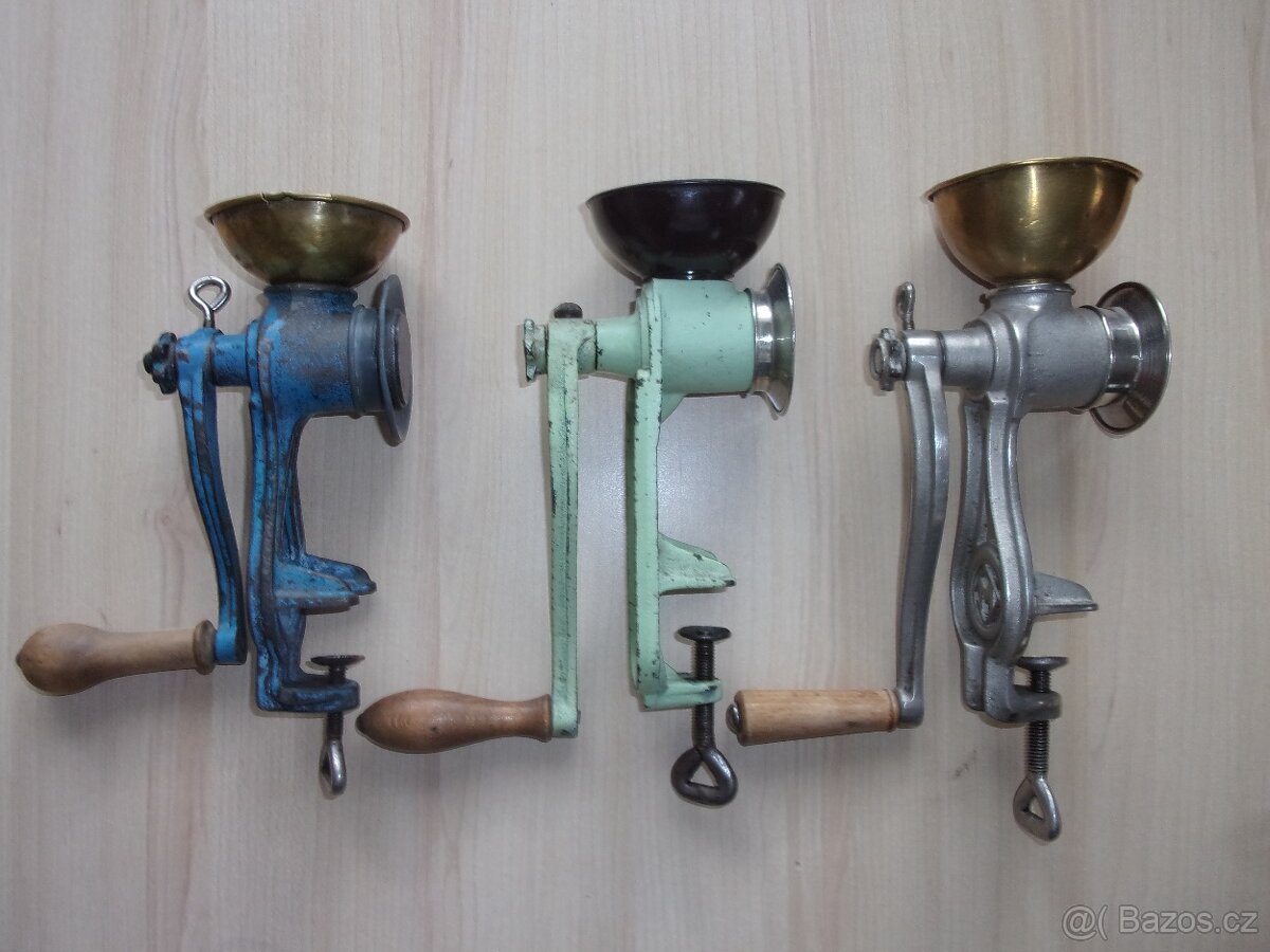 3x STARÝ MLÝNEK NA MÁK - všechny v hezkém stavu - 3
