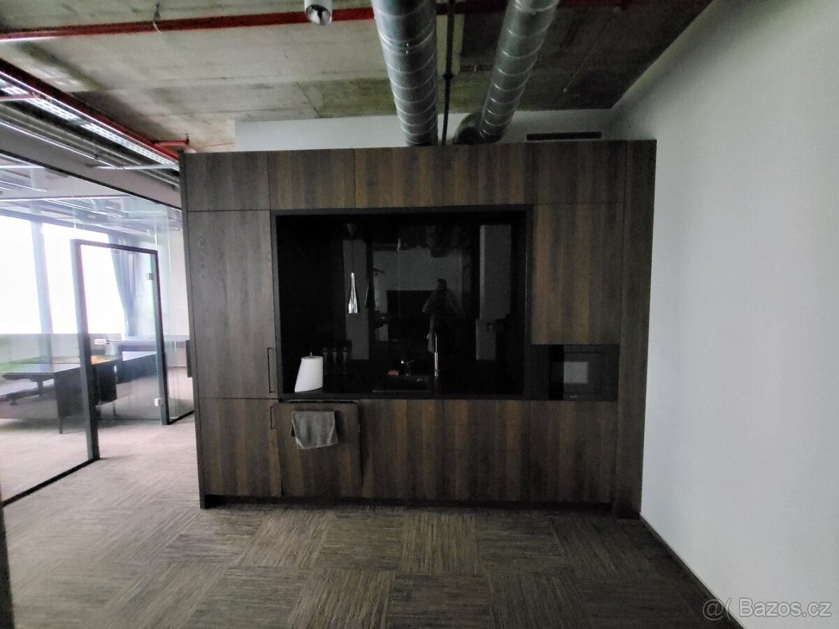 Prodej vybavení a zařízení Showroom a kanceláře Karlín - 3