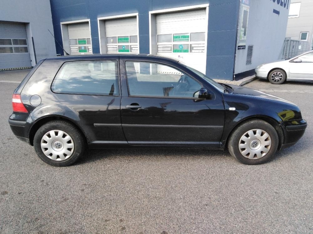 VW GOLF 4 1,6-16V BENZIN NAJ 130 KLIMATR. ZA 39000 KČ - 3