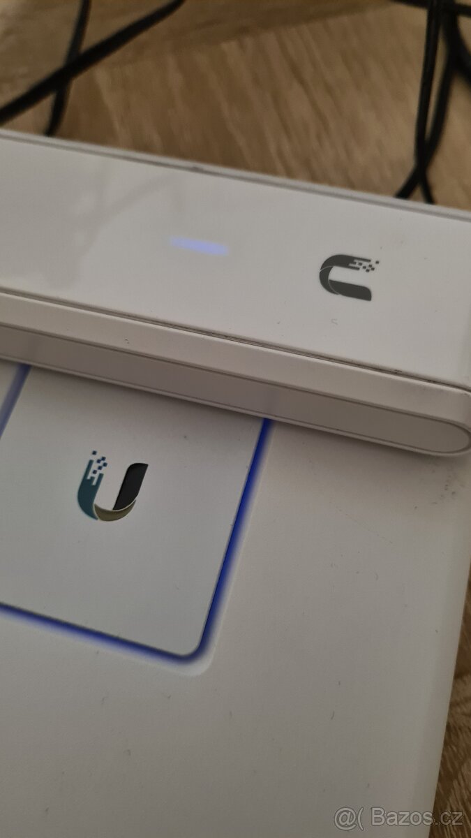 Unifi security gateway + Cloud Key + 3x AP - 3