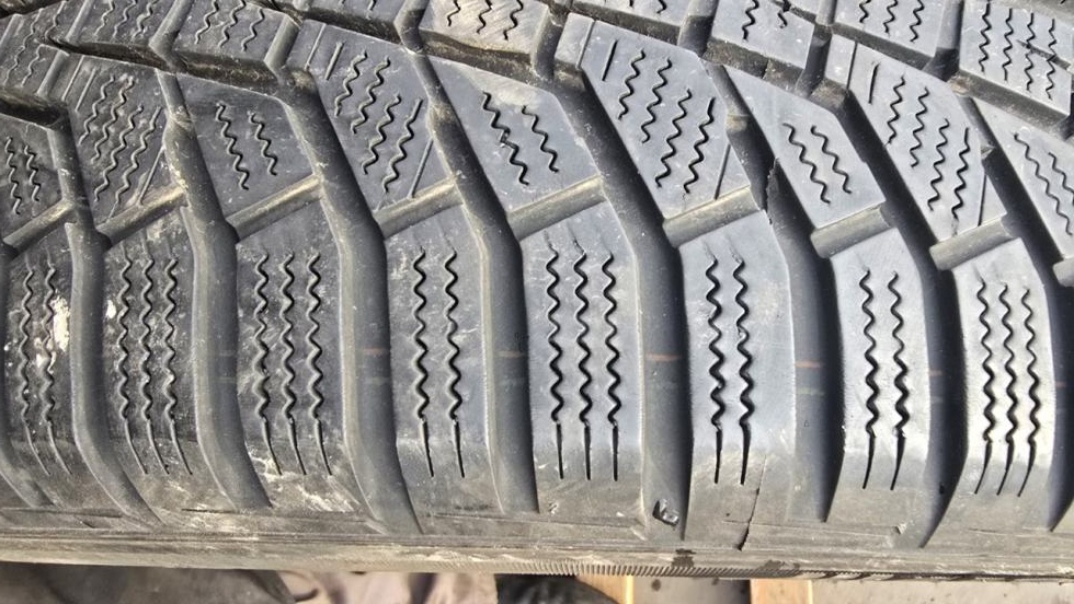 Zimní pneumatika 225/55/17 Hankook - 3