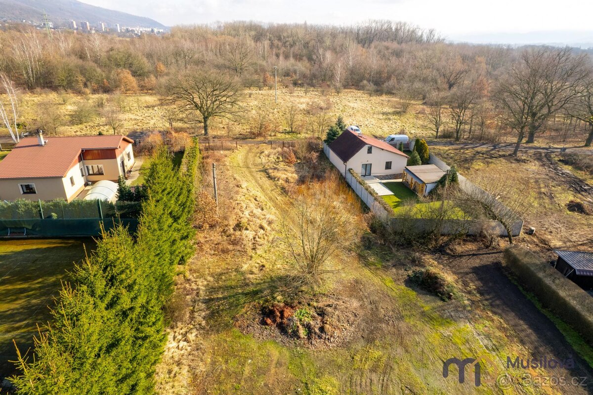 Prodej stavebního pozemku 1738 m2 - 3