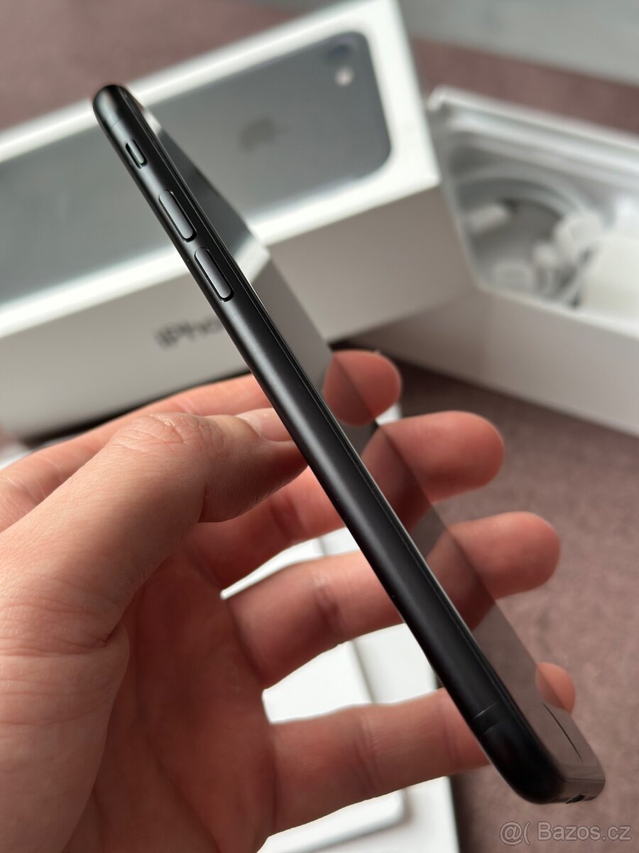 Apple iPhone 7 Black 32GB - 3