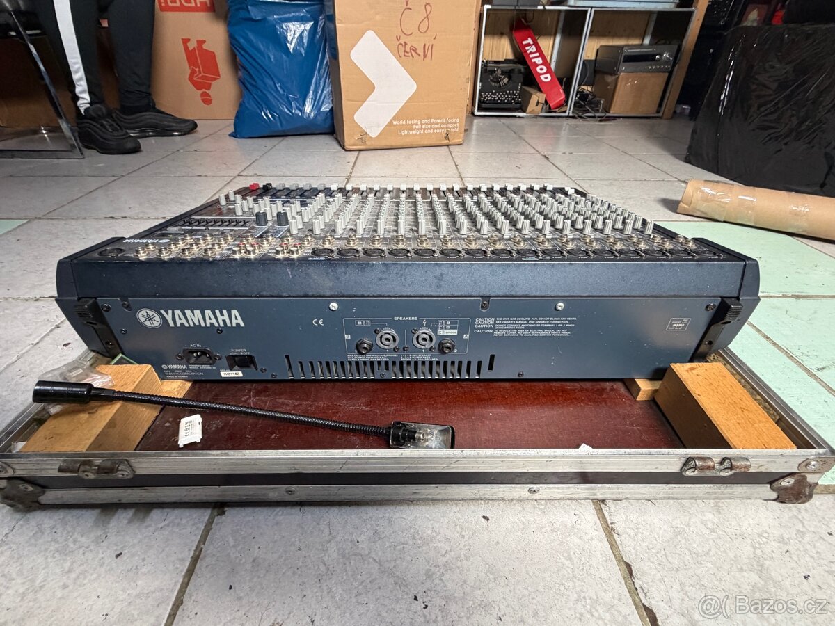 Yamaha EMX5000-20 20-Channel Powered Mixer - 3