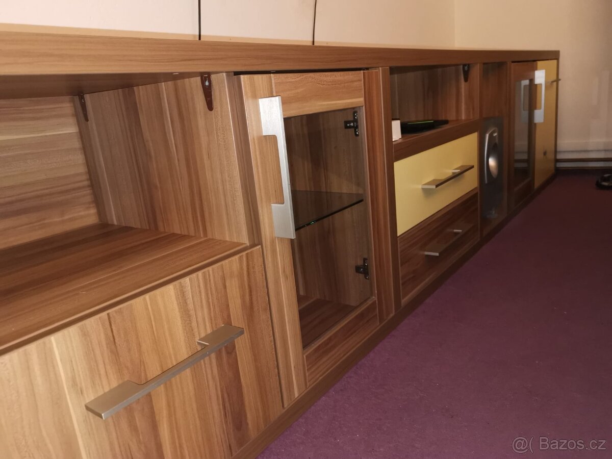 Skříňka pod televizi - 3