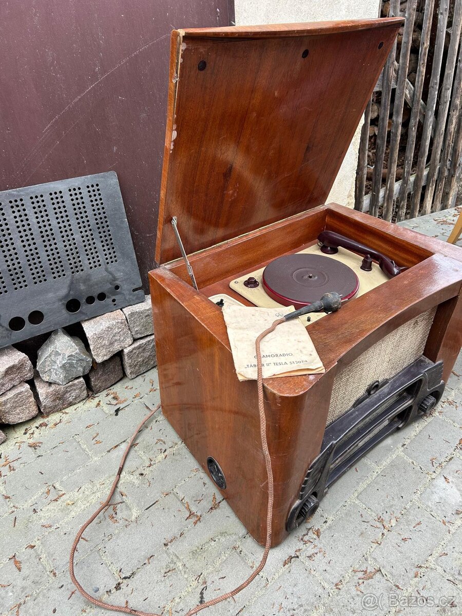 Staré rádio Tesla - 3