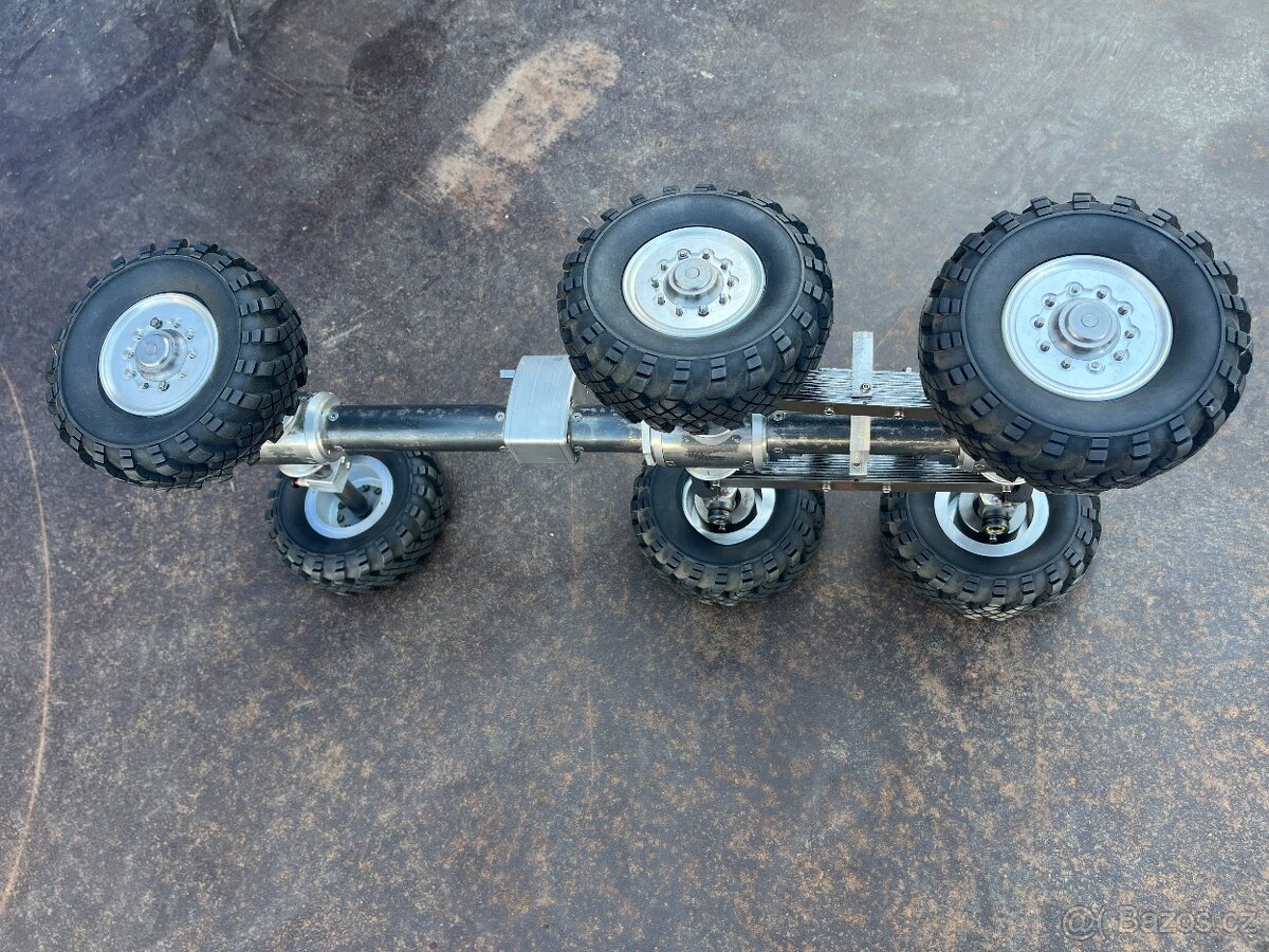 Model 1:10 Tatra 813 6x6 podvozek a rám - 3
