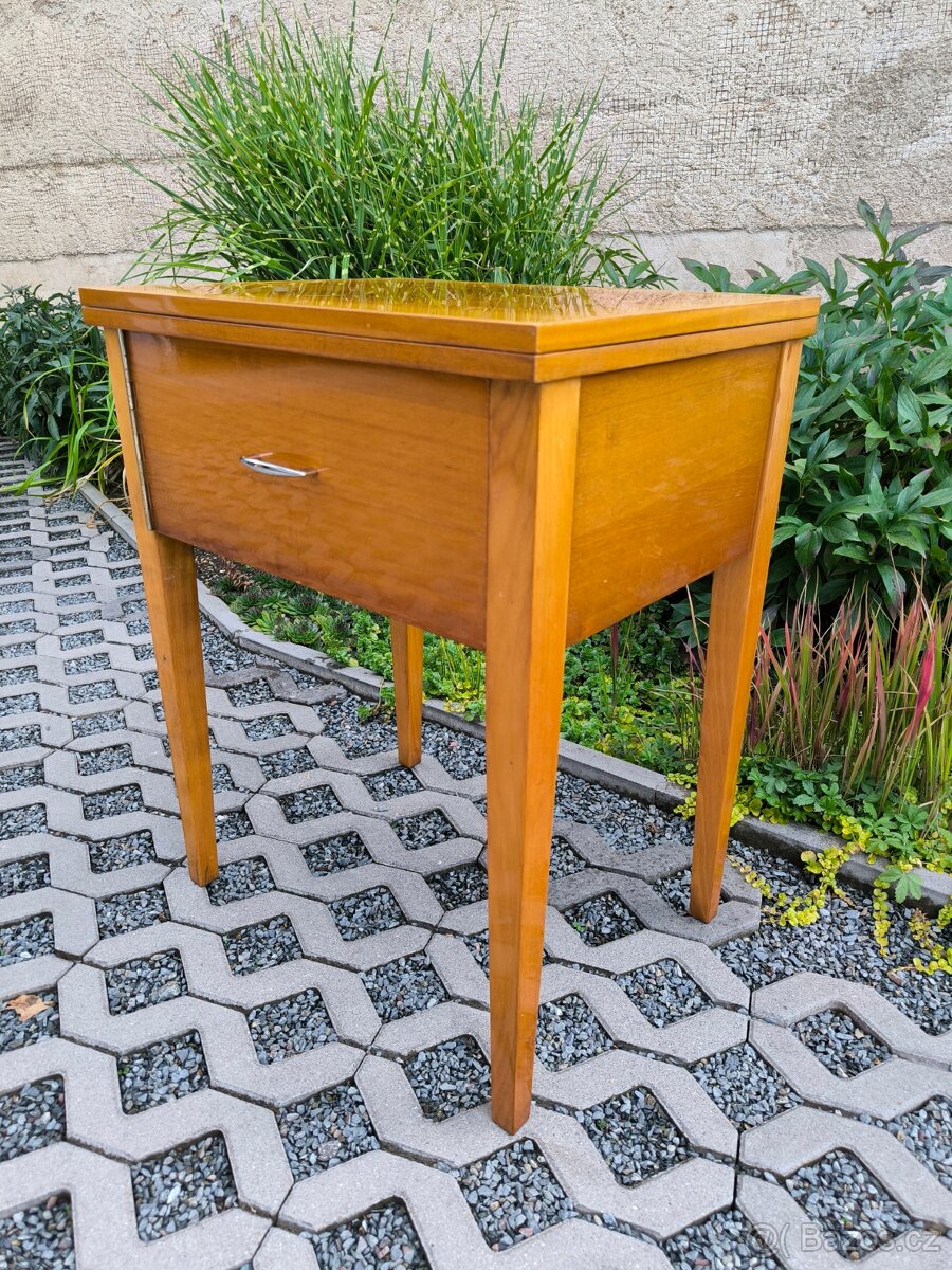 Elektrický šicí stroj Lucznik 415 TUR 2 se stolkem - 3