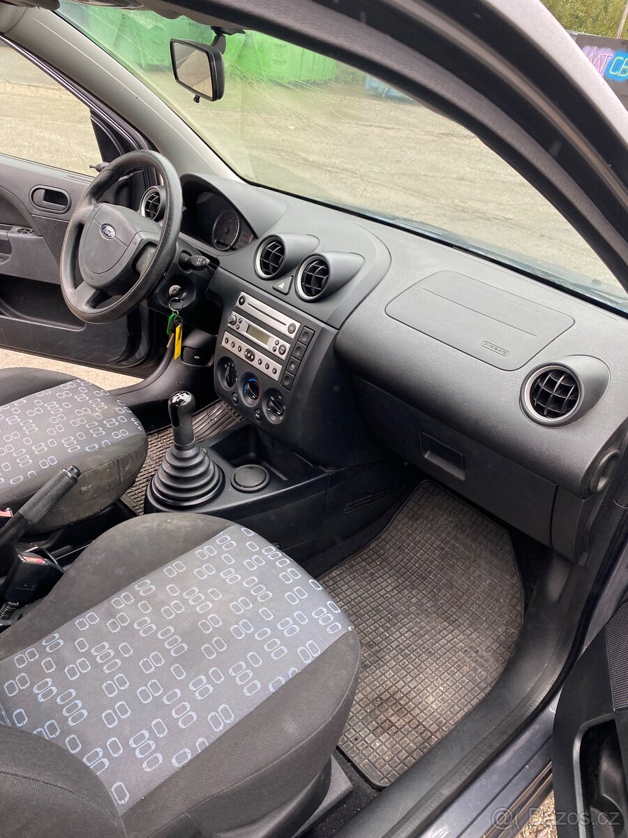 FORD FIESTA 1.3i - 3