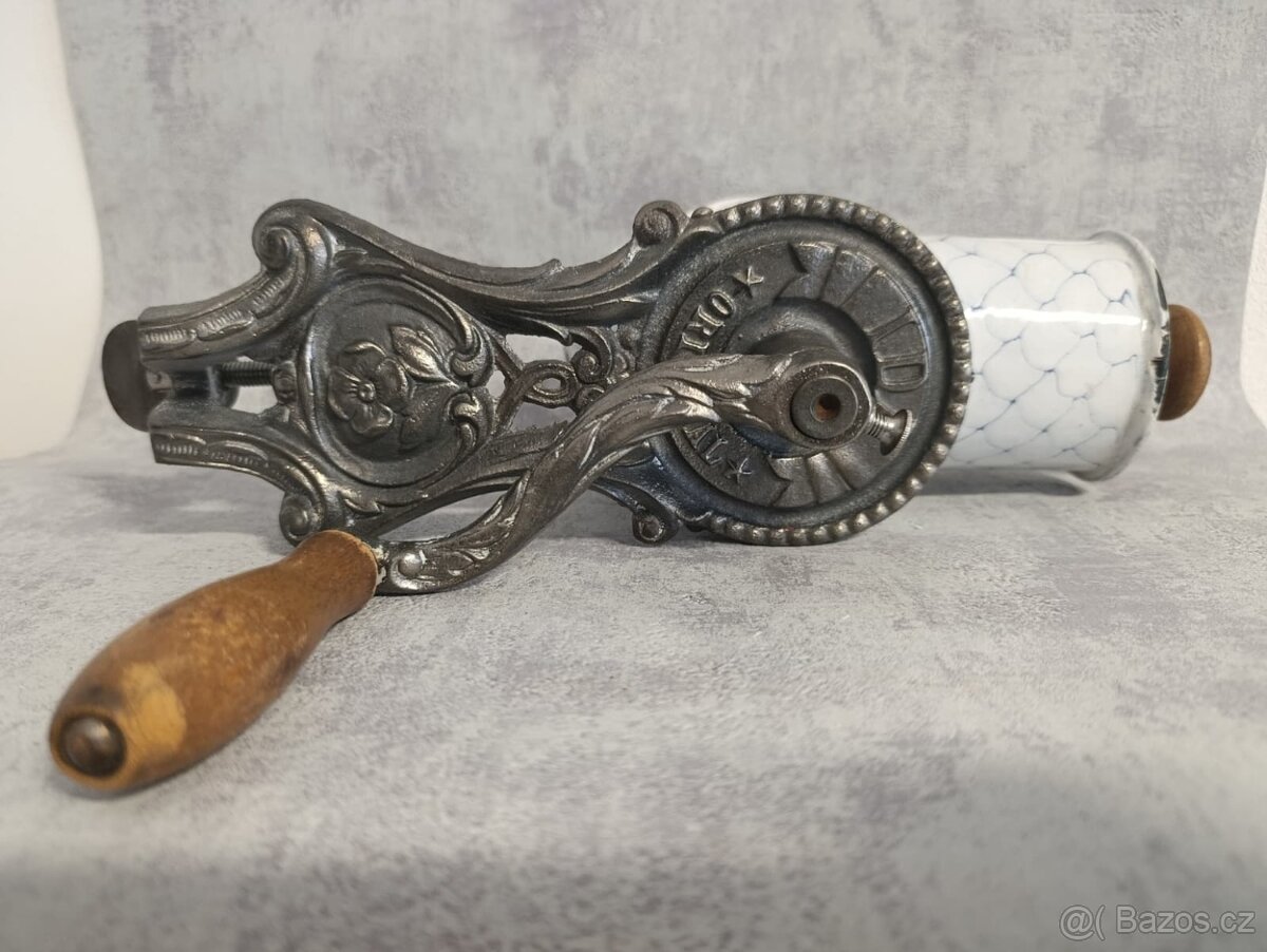 Velmi starý krásný velký mlýnek na strouhanku IDA s krásný, - 3