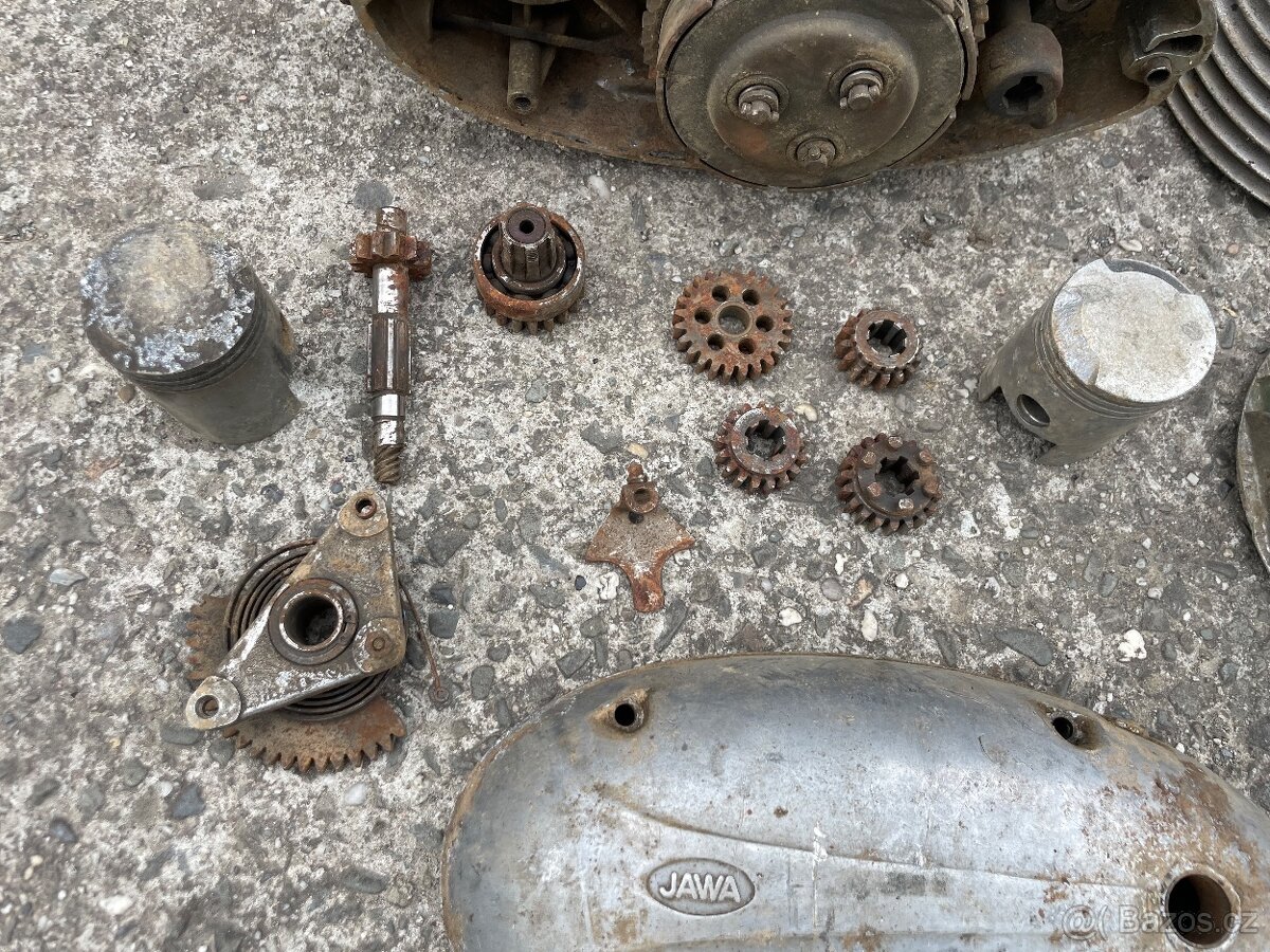 Motor jawa 250/559 - 3