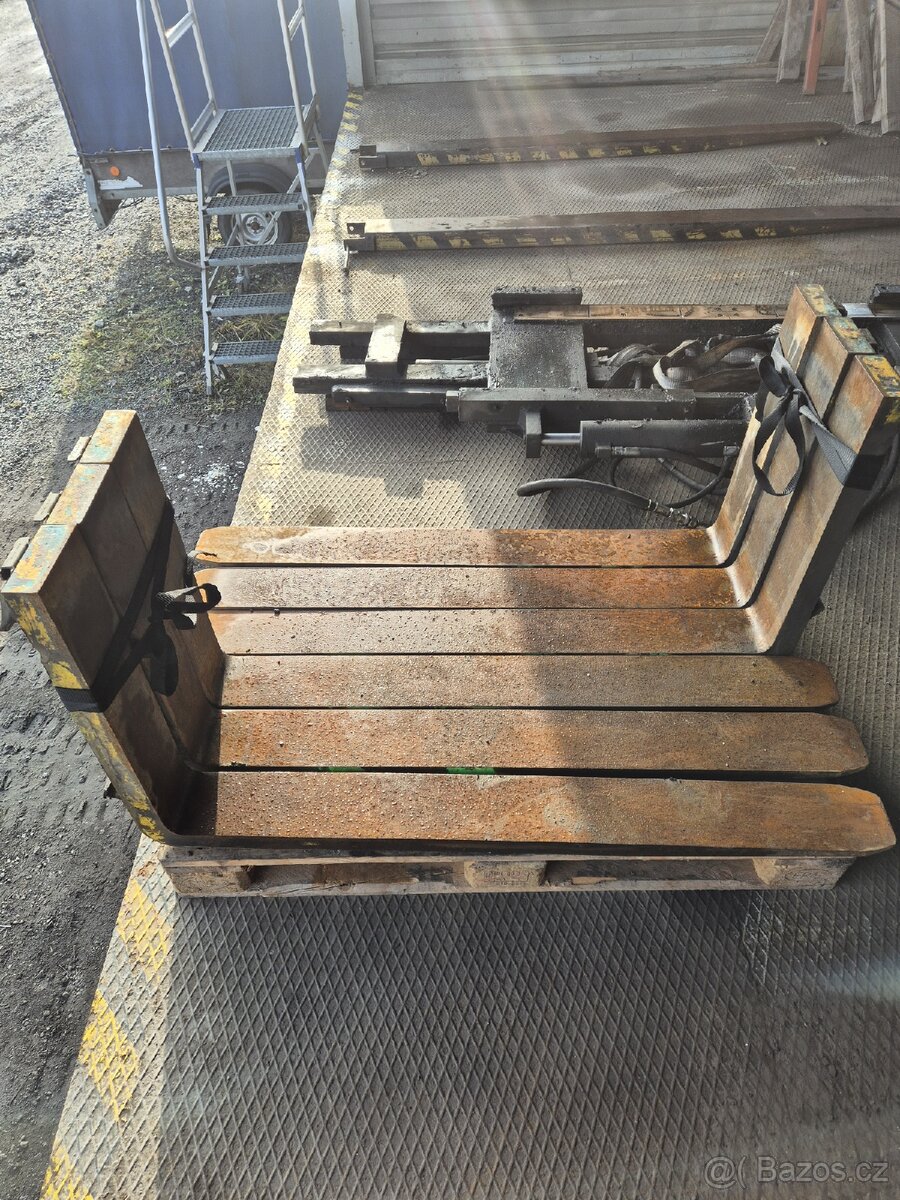 Přídavné zařízení k VZV na 3 palety s pozicionerem ISO4 - 3