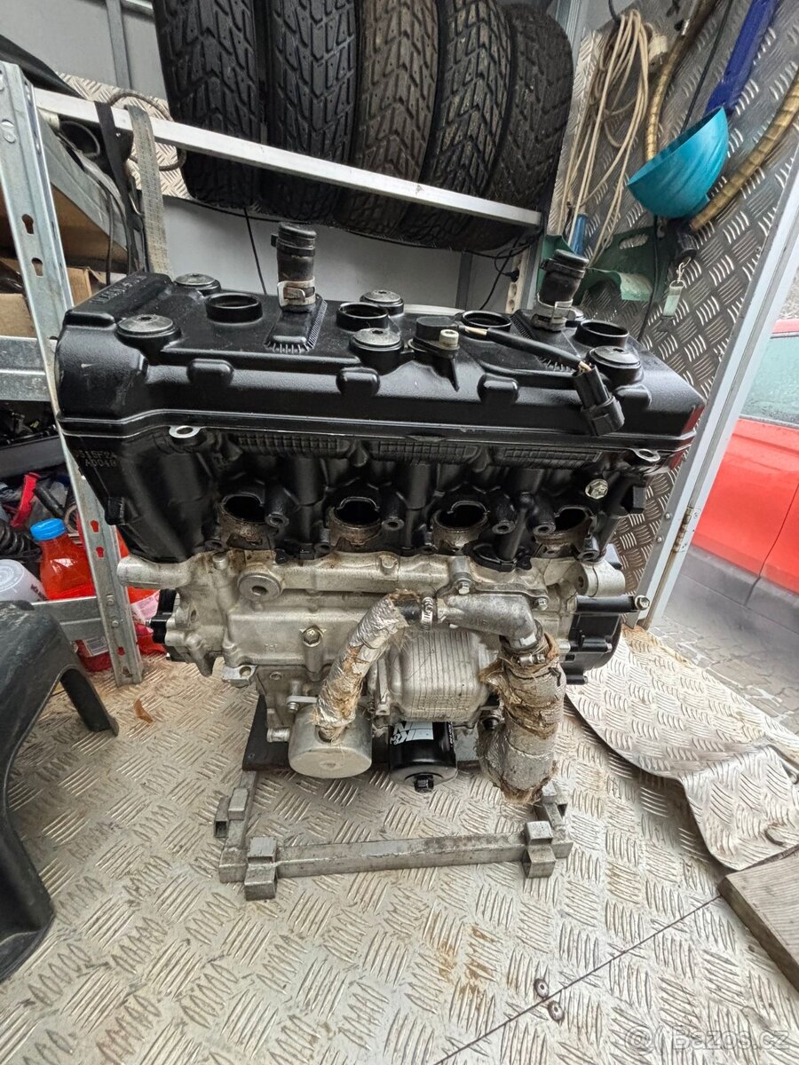 Motor suzuki GSXR 600 - 3