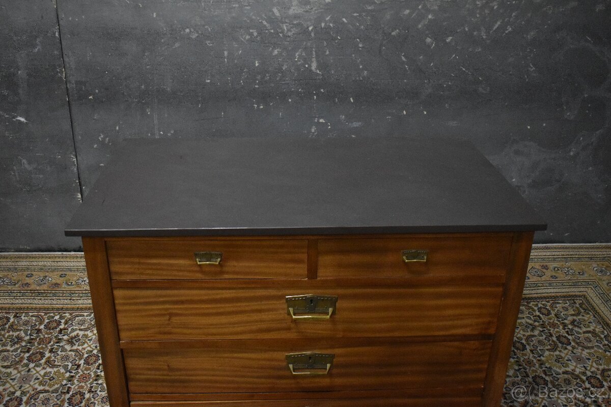 Mramorová komoda - 3