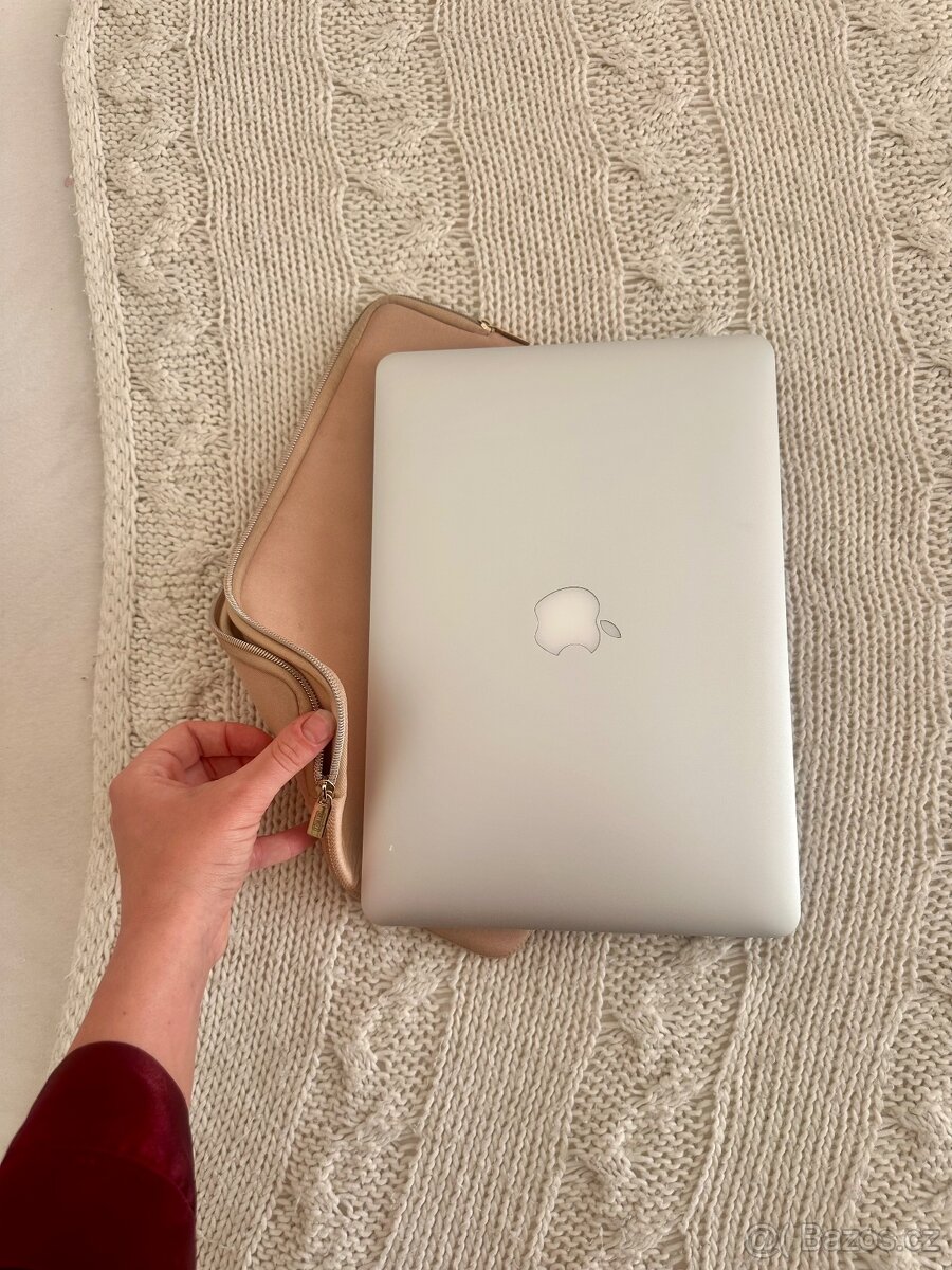 Macbook Air 13-palcový (2017) - 3