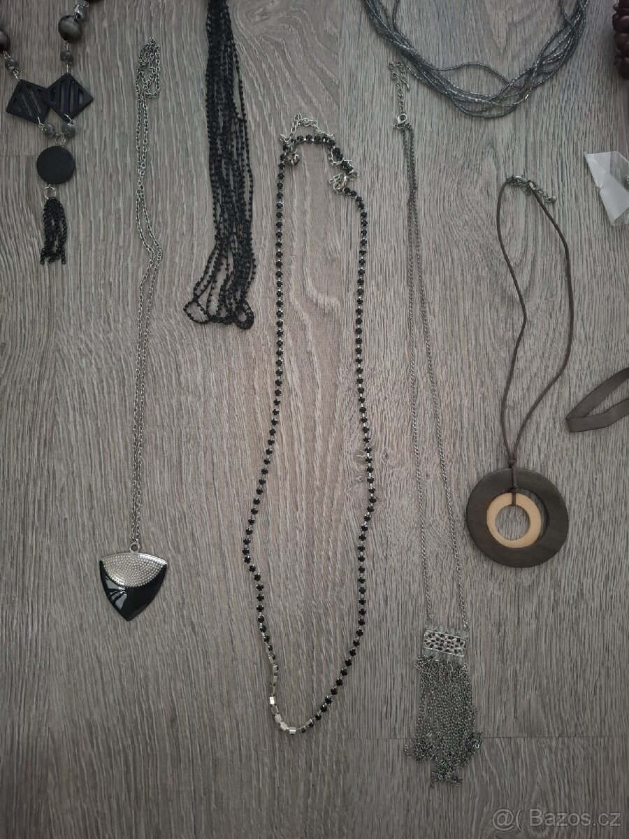 24 ks šperků - 3