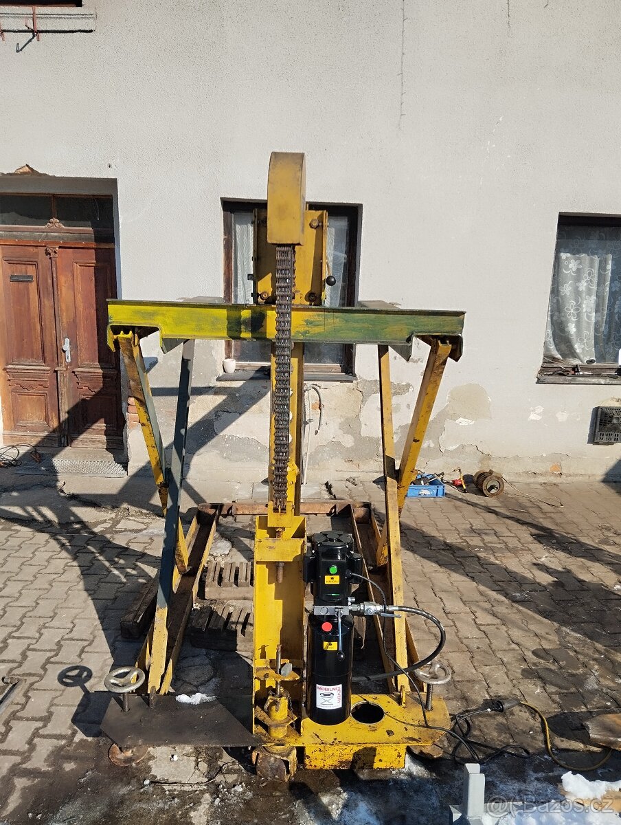 Hever mobilní nůžkový do 2t s ručním pumpou záruka 2roky - 3