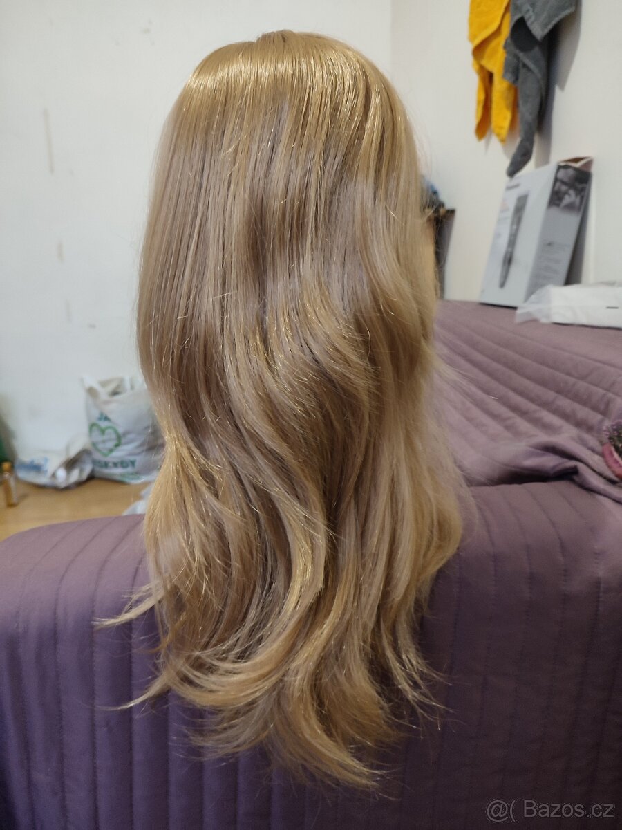 Nová tmavě blond paruka s ofinkou - 3