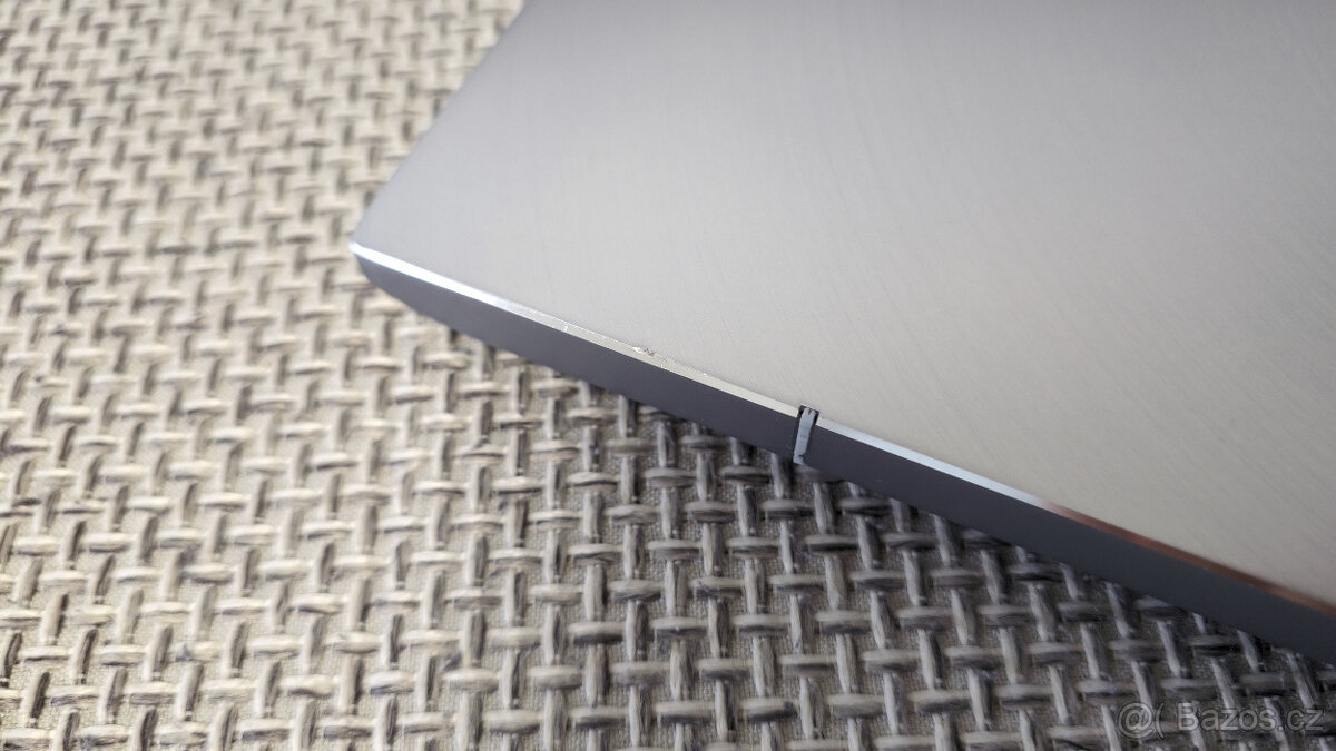 Asus Zenbook UM431D /Ryzen 5, 8GB RAM, 128GB SSD/ - 3