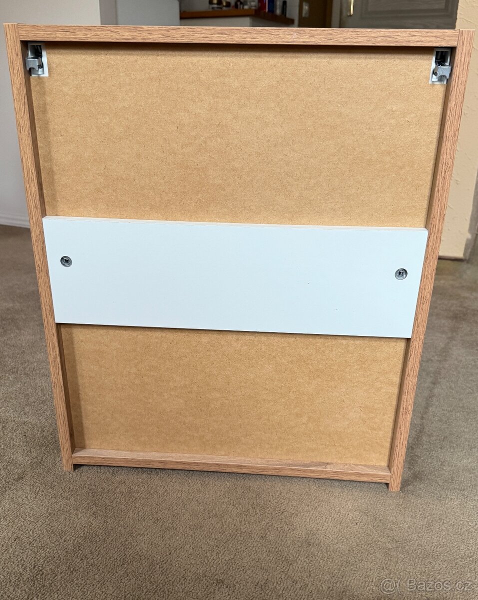 Koupelnová skříňka se zrcadlem - 3