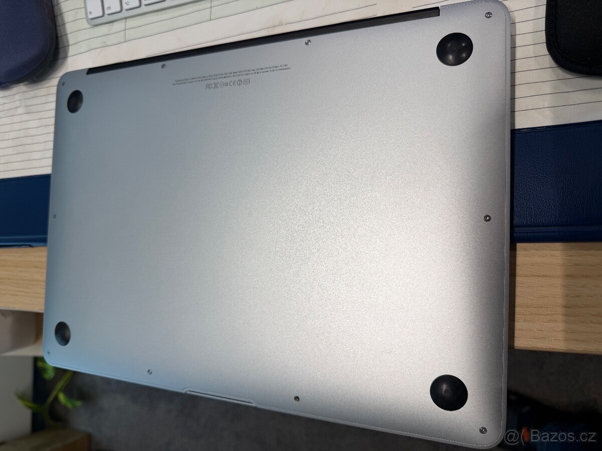 Apple MacBook Air 13" 2011 (A1466) na náhradní díly - 3