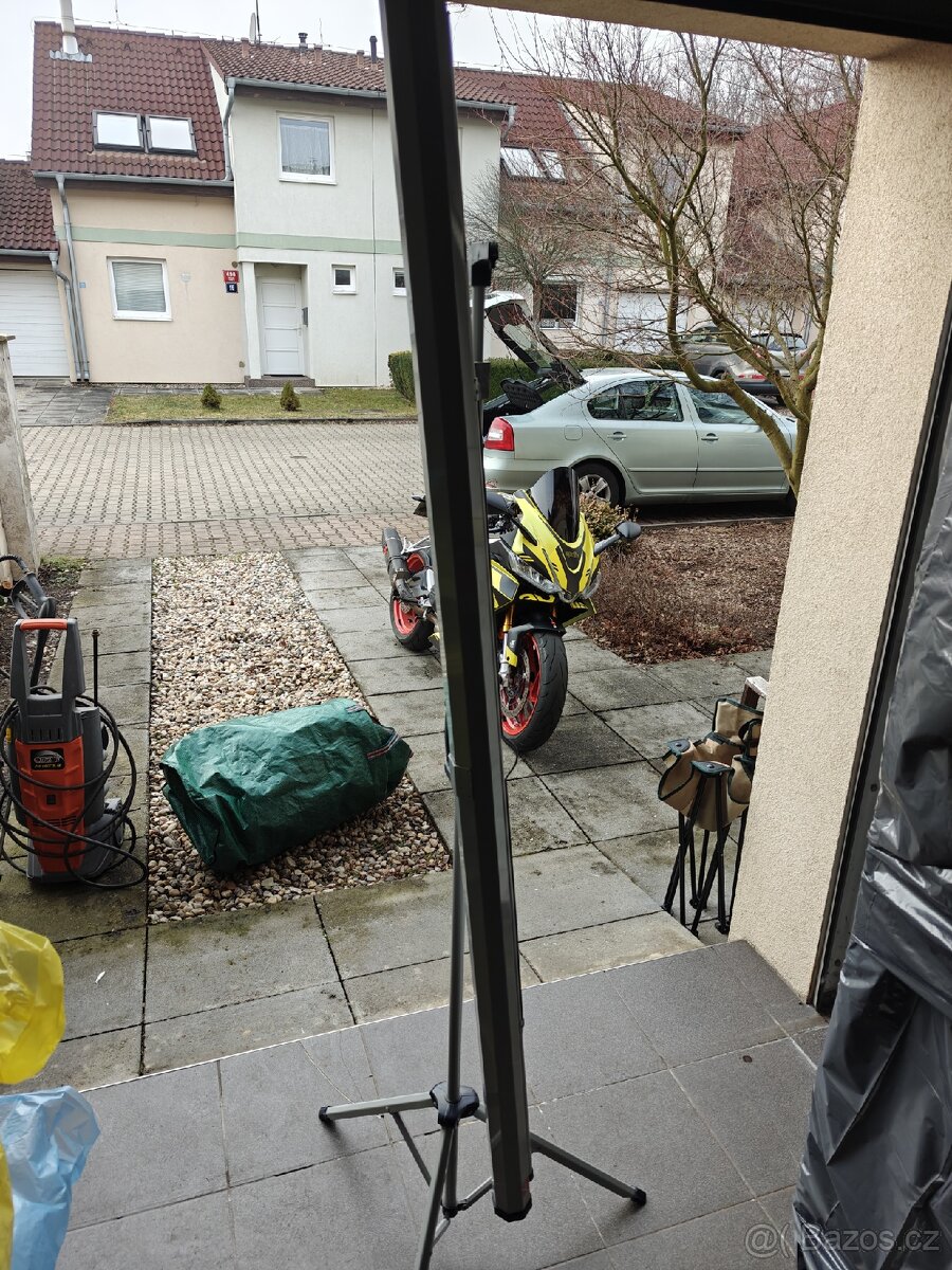 PLÁTNO NA PROJEKTOR SE STOJANEM - 3