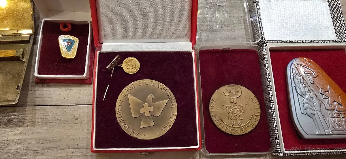 Odznaky, medaile, vyznamenání - 3
