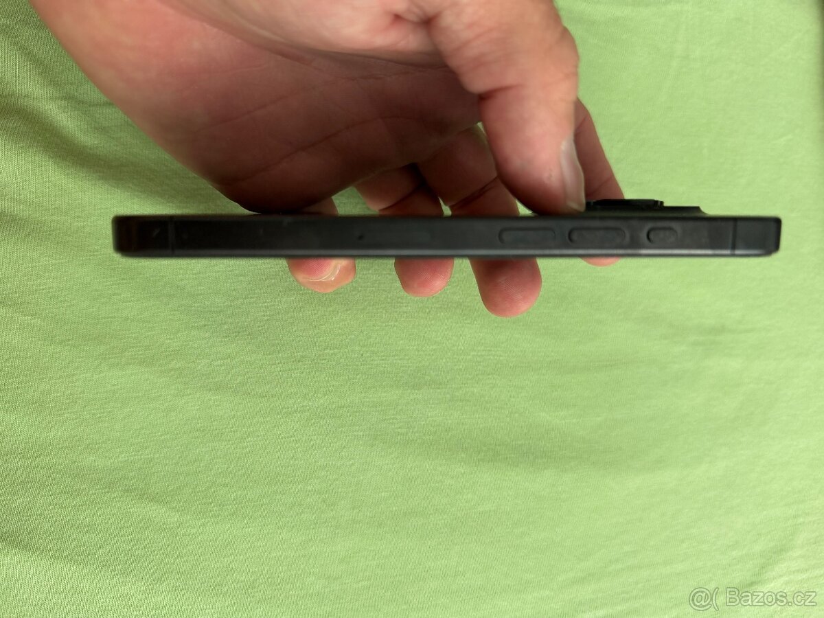 iPhone 15 Pro černý titan - 128gb - 3