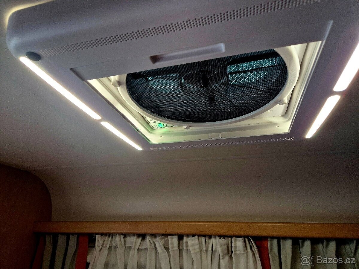 Karavan Knaus Sudwind KW01, 6 osob, Markýza - 3