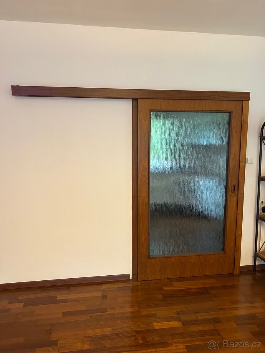 Dřevěné posuvné dveře se zárubněmi - 3