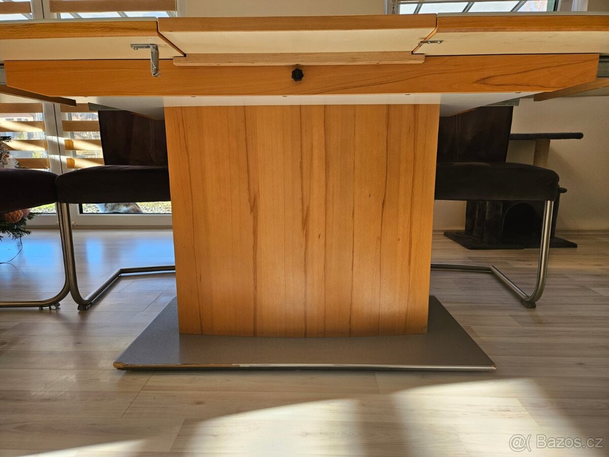 Set rozkládací stůl a 8 ks židlí - 3