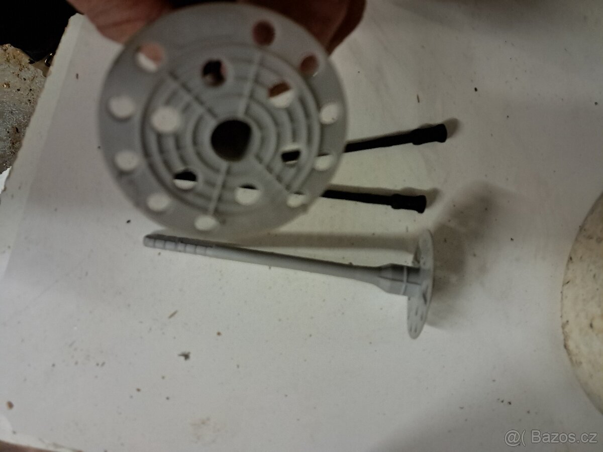 plastové hmoždinky 160mm - 3