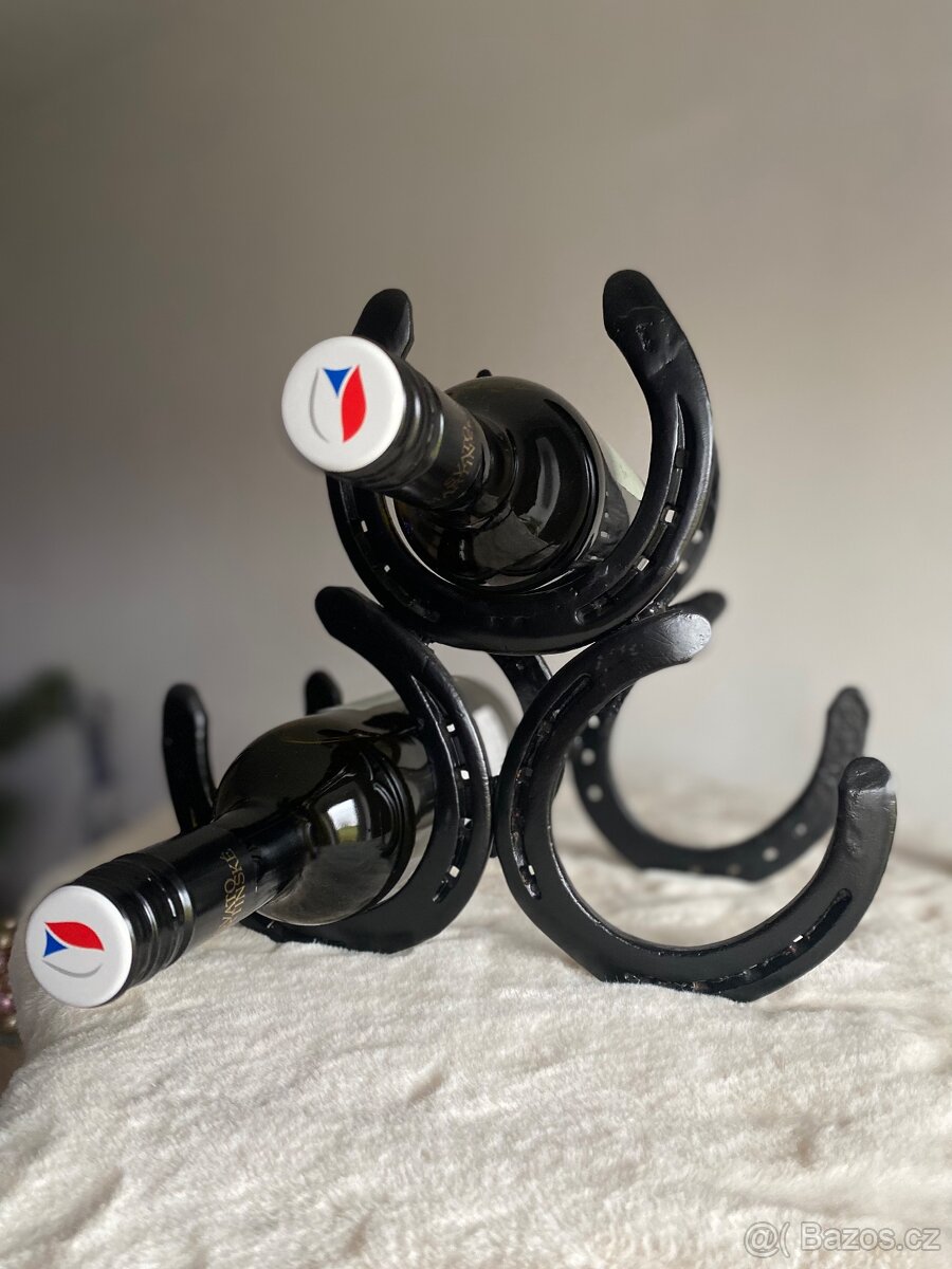 Stojan na víno z podkov - 3