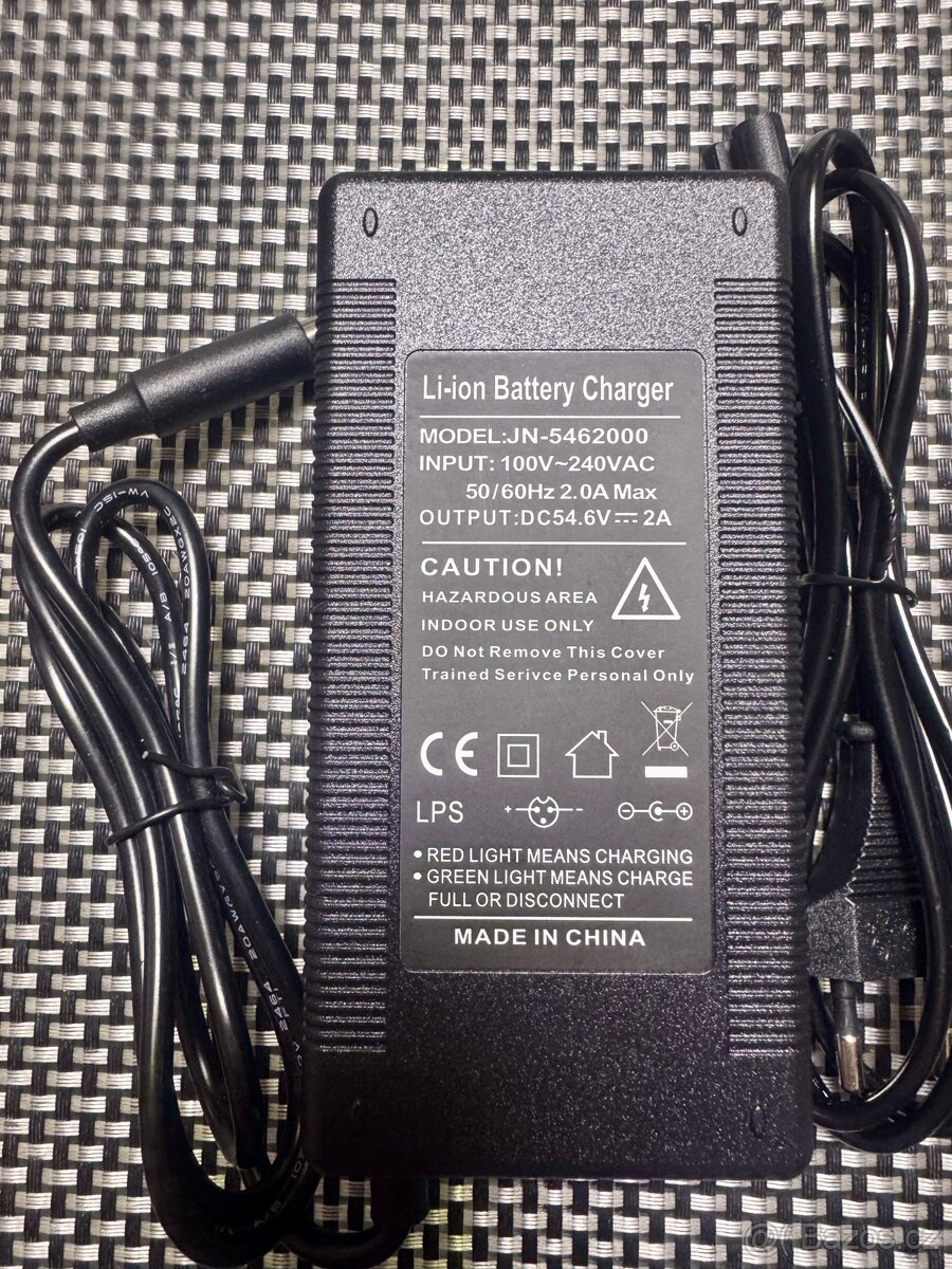 Nabíječka na koloběžku 54,6v 2A - 3