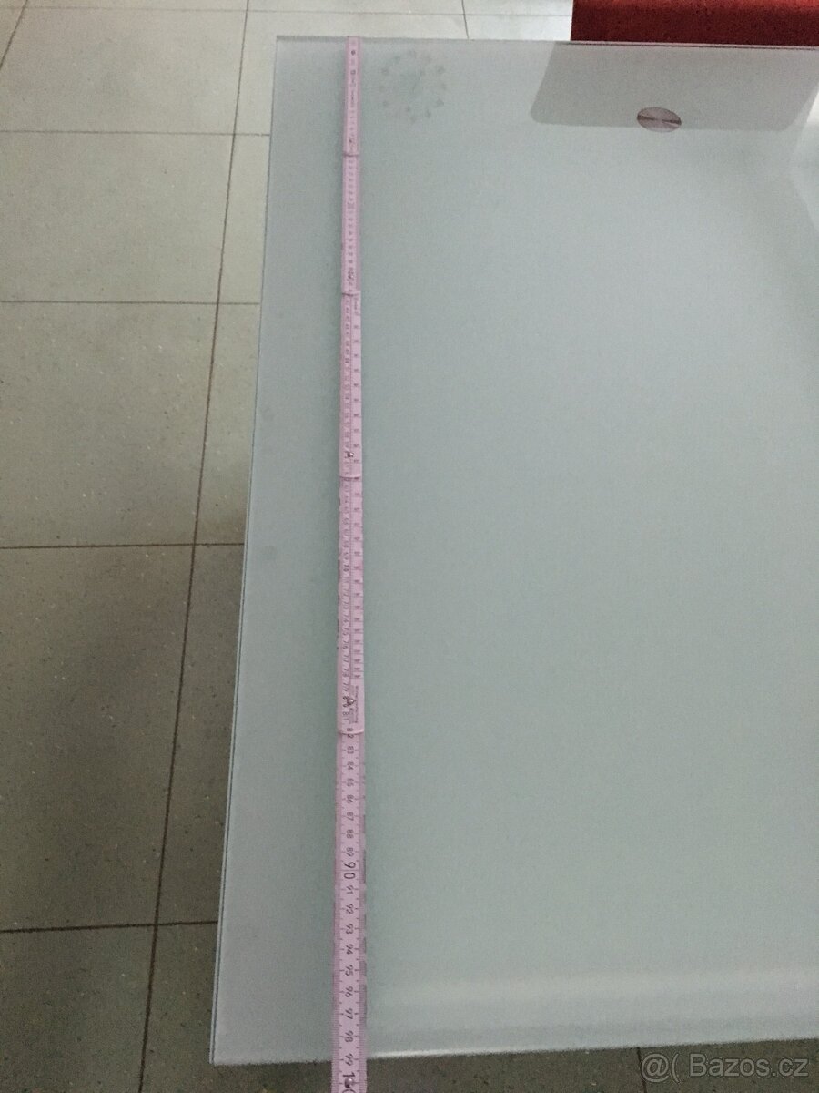 Prodám skleněný jídelní stůl. - 3