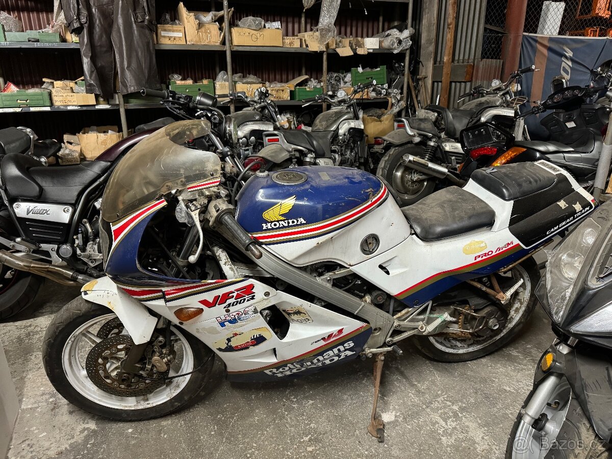 Honda VFR 400R - 3